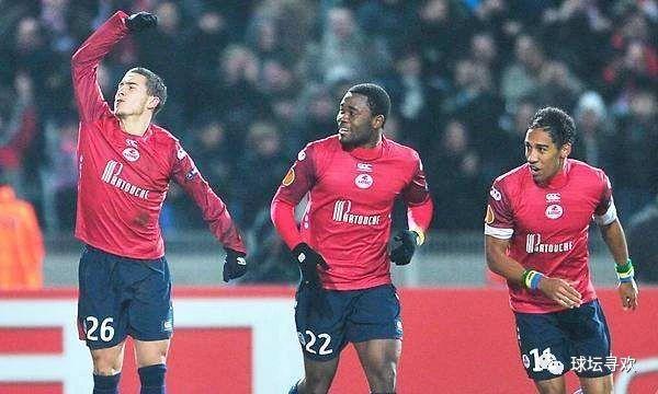  那不勒斯主场轻取萨索洛，克瓦拉茨赫利亚独造四球