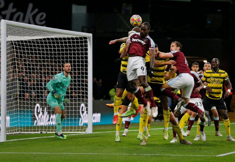  枪手青年军崛起，阿森纳逆转维拉重返联赛前三甲